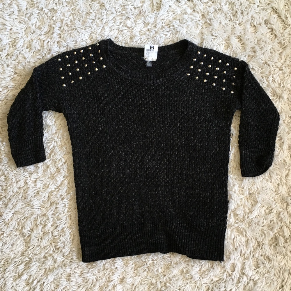 ✨WOMENS SWEATER WITH STUDDED SHOULDER DETAIL